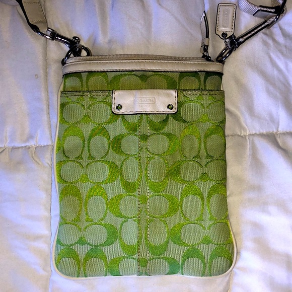 COACH CROSSBODY BAG PURSE CLUTCH NEW CONDITION GREEN W/ OFF WHITE STRAP WOMENS ! - Picture 2 of 8